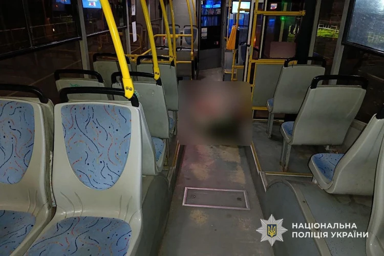 У Кривому Розі чоловік зарізав пасажира просто в салоні міського автобуса