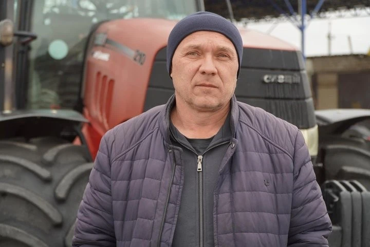Посівна під звуки війни: як аграрії Синельниківщини працюють серед уламків дронів і зруйнованих складів