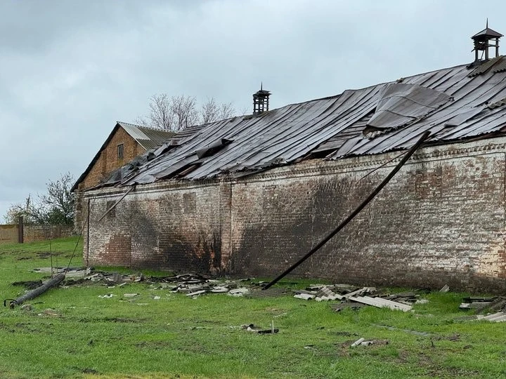 Посівна під звуки війни: як аграрії Синельниківщини працюють серед уламків дронів і зруйнованих складів