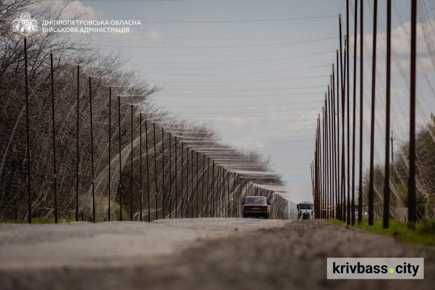 На прифронтових трасах Дніпропетровщини з’являється «дах» від дронів: що змінюється для транспорту