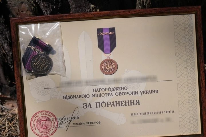 Попри глухоту та понівечені ноги: історія незламного майстра БПЛА, який тричі повертався у стрій